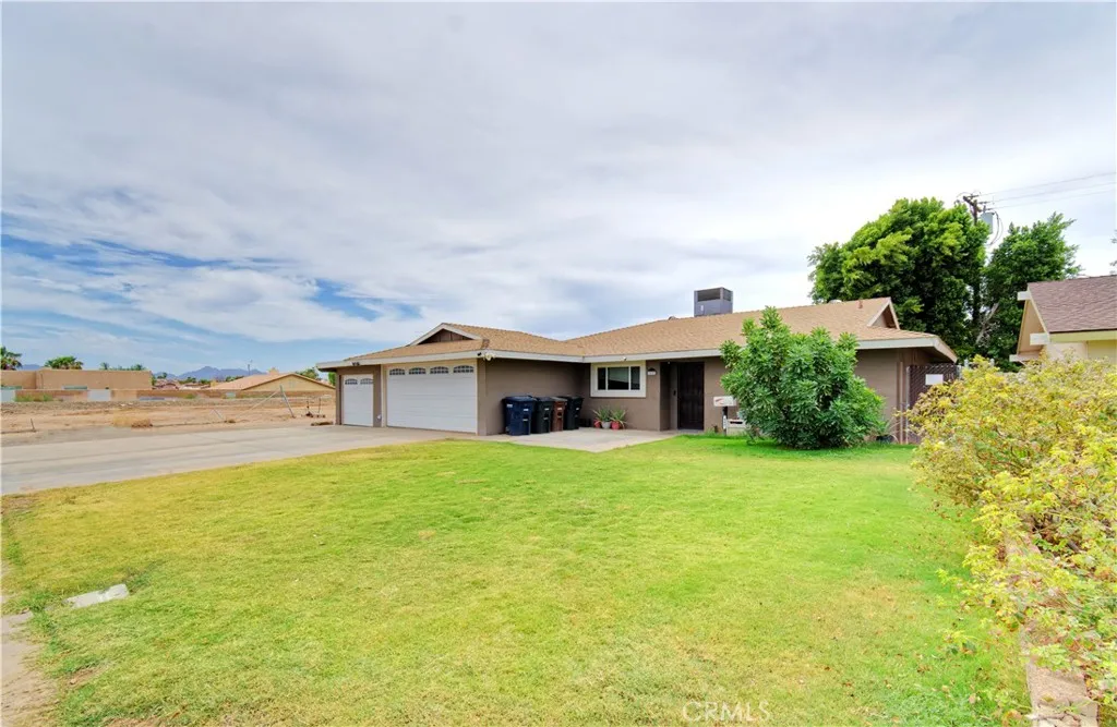 460 Seville, Blythe, California 92225 — photo 4