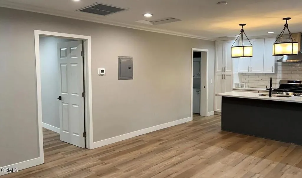 Living Area (3) - 137 N. Oak