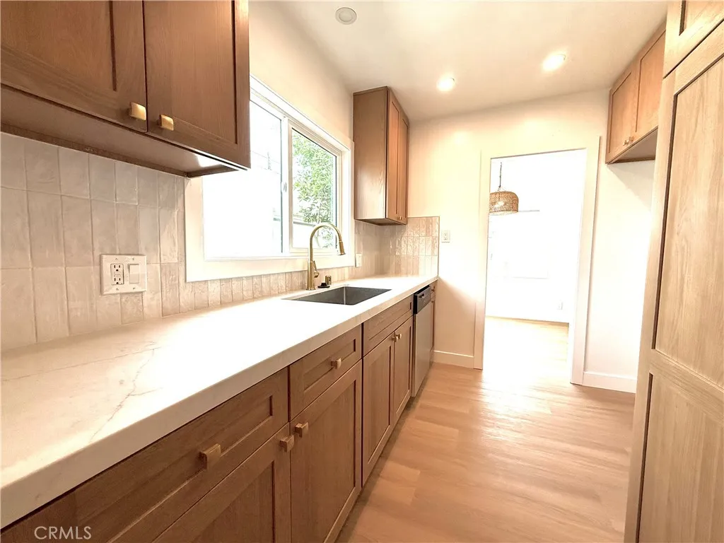 6072 Myrtle Avenue, Long Beach, California 90805 — photo 4