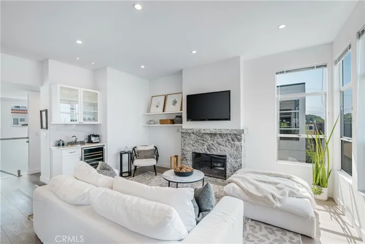gas fireplace with cristallo mantle