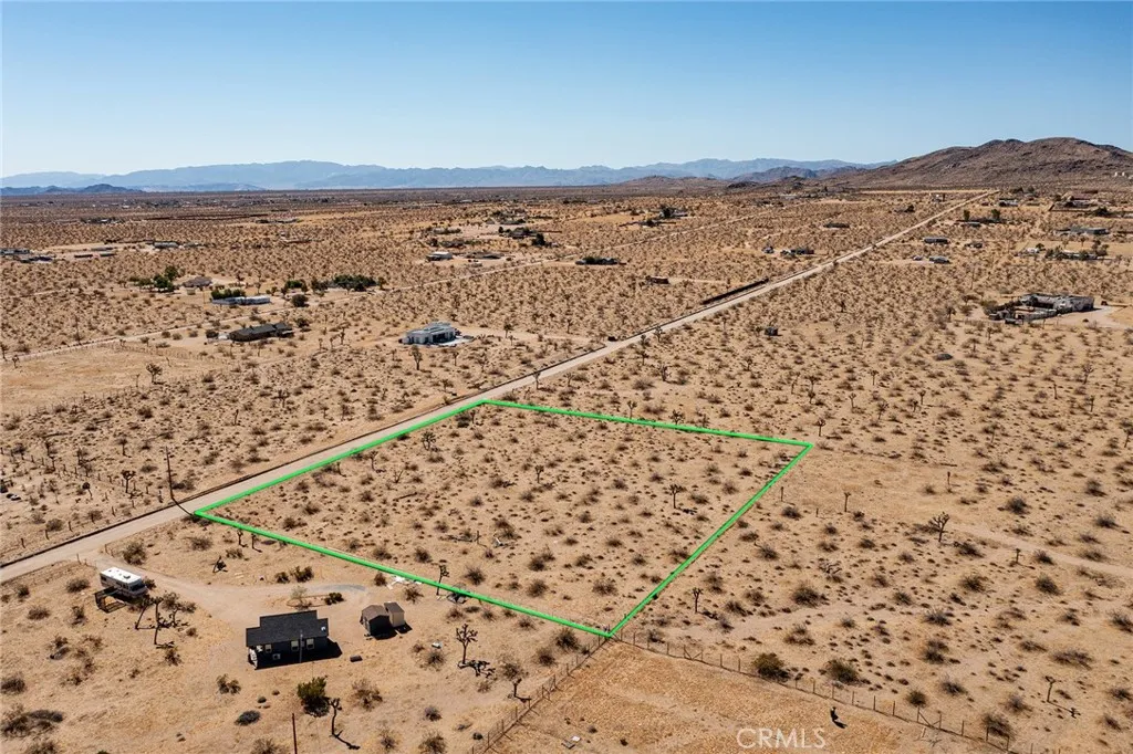 110 Anita, Landers, California 92285 — photo 5