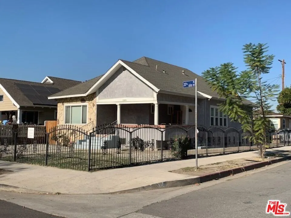 1305 W 37th Pl