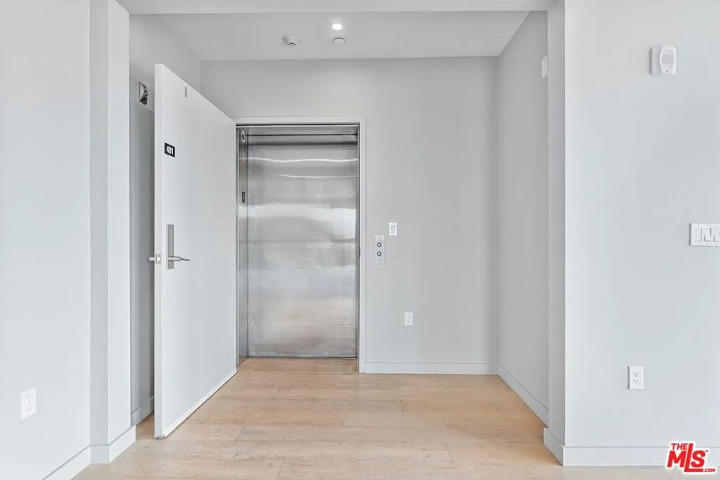 Direct to Floor Elevator Entra Direct to Floor Elevator Entra