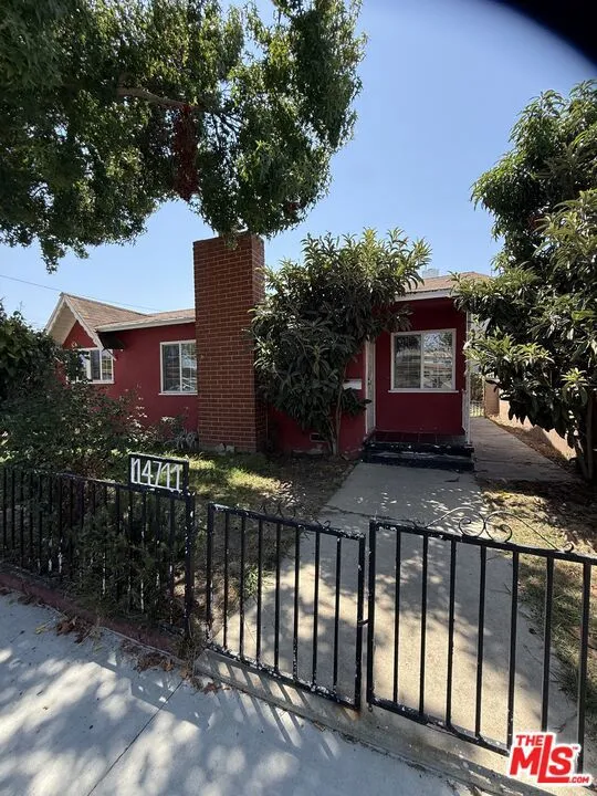 14711 Grevillea Ave