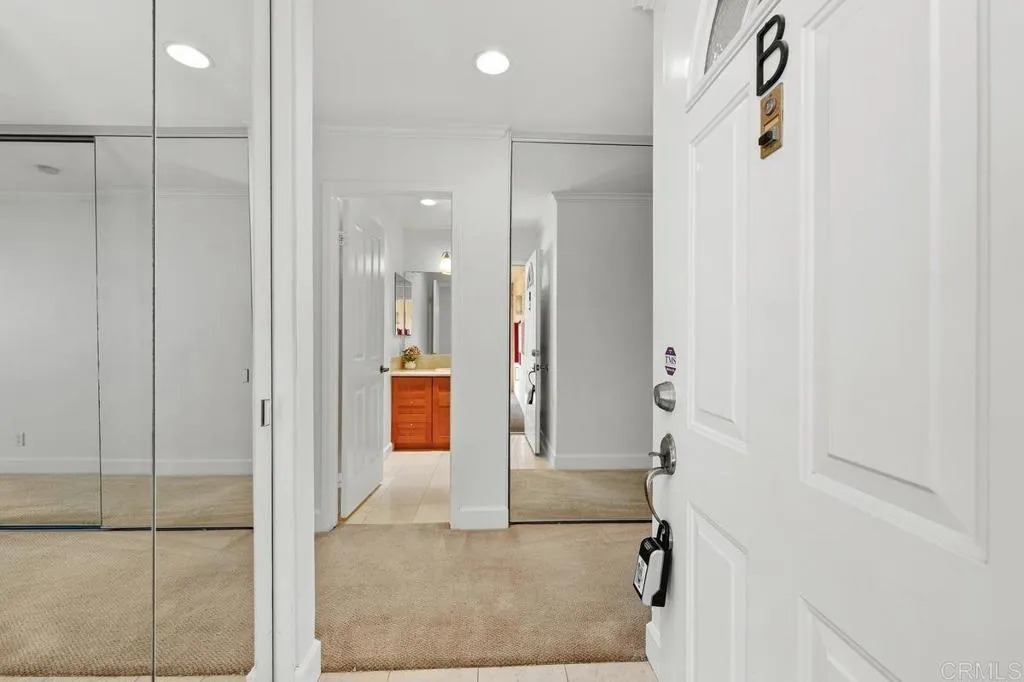 8544 Via Mallorca B, La Jolla, California 92037 — photo 4