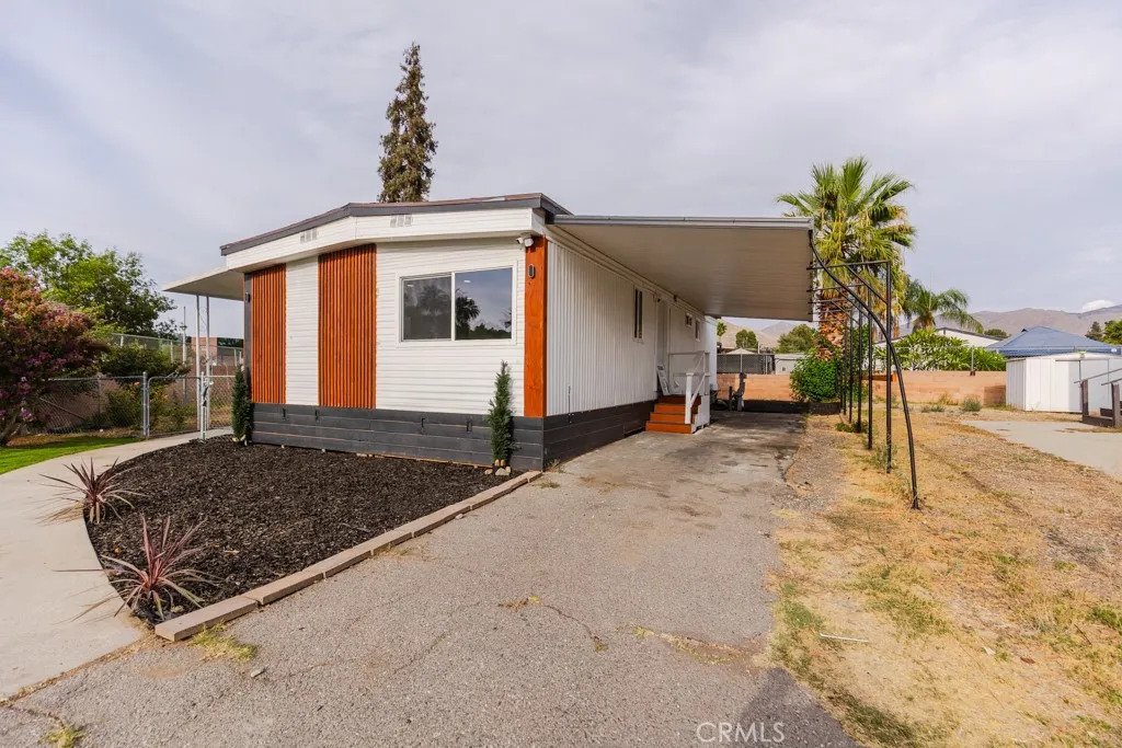 142 Sir Damas Drive, Riverside, California 92507 — photo 5