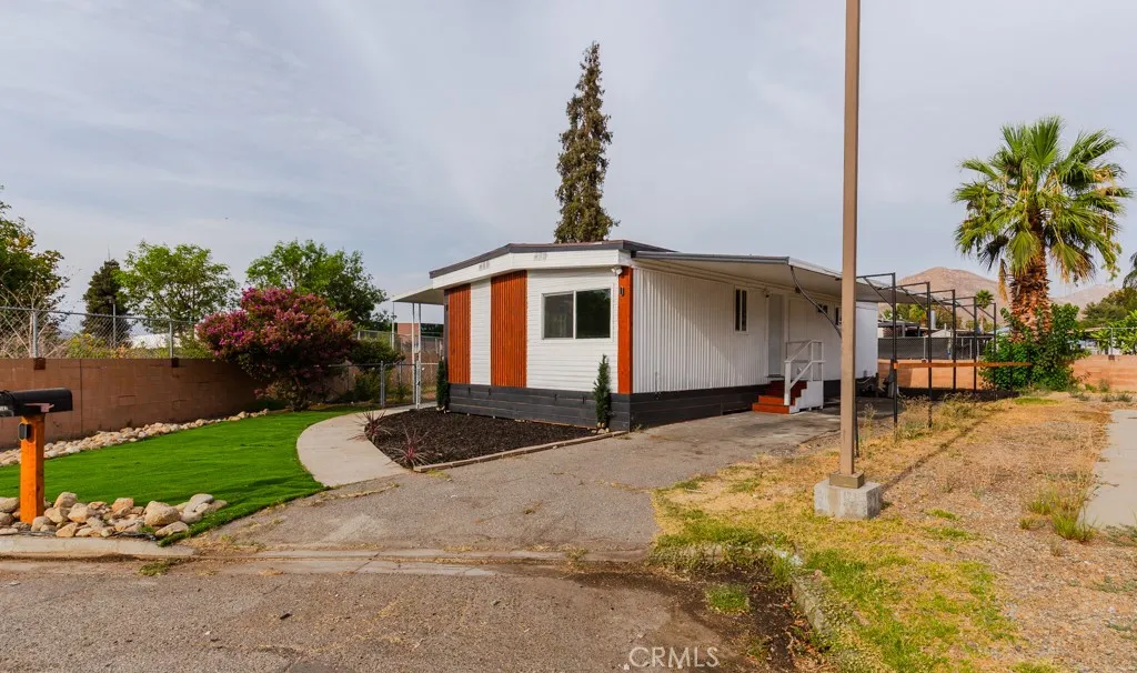 142 Sir Damas Drive, Riverside, California 92507 — photo 4