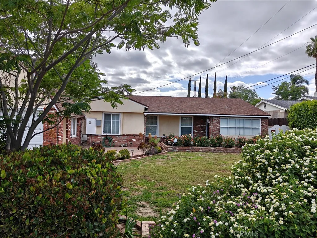 10537 Encino Ave