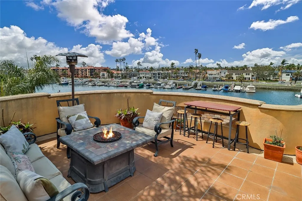 HUGE Rooftop Deck HUGE Rooftop Deck
