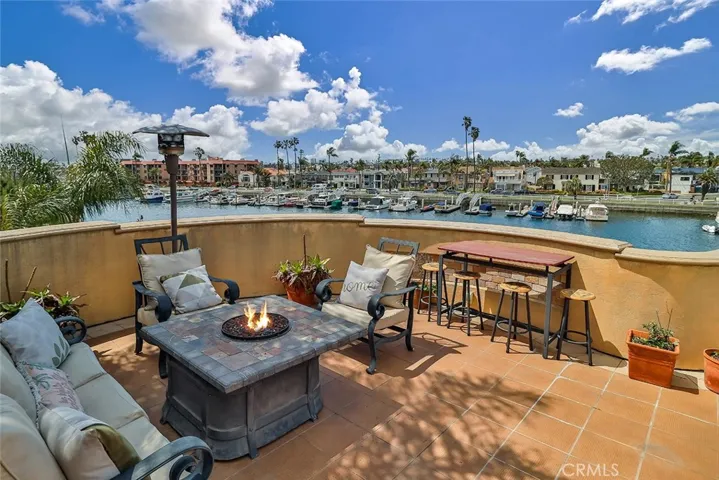 HUGE Rooftop Deck