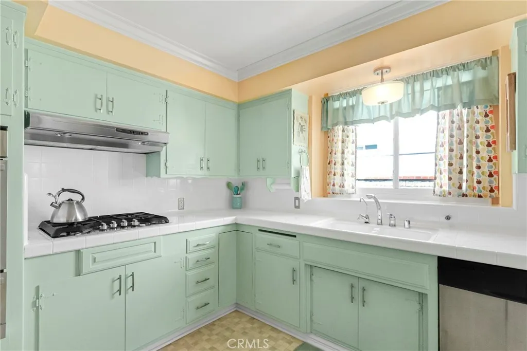 All new glazed counter tops, keeping the vintage feel