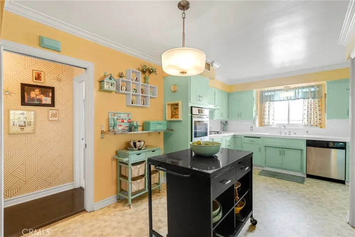 Adorable kitchen with moving island