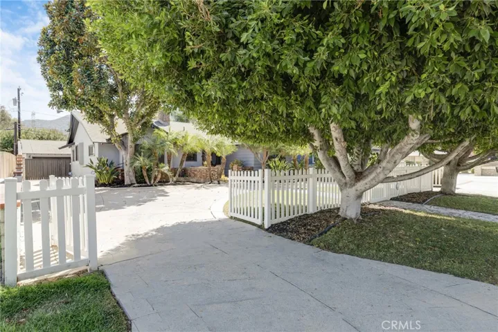 Semi-circle driveway