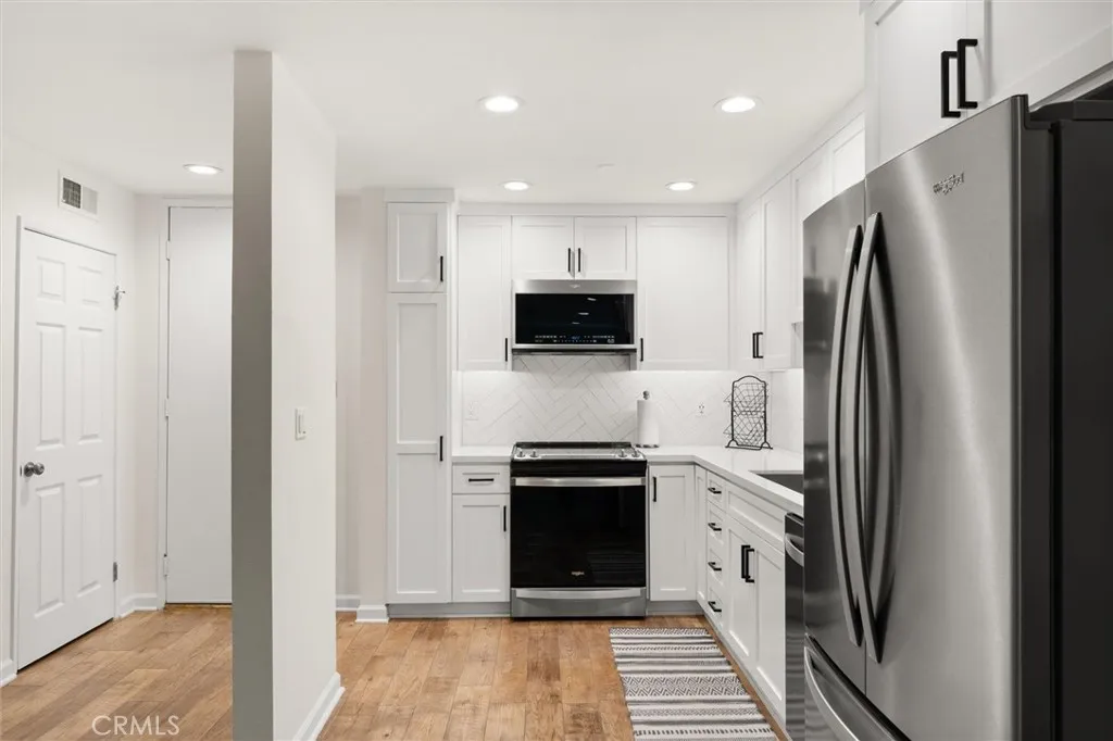 532 N Rossmore Avenue 103, Los Angeles, California 90004 — photo 5