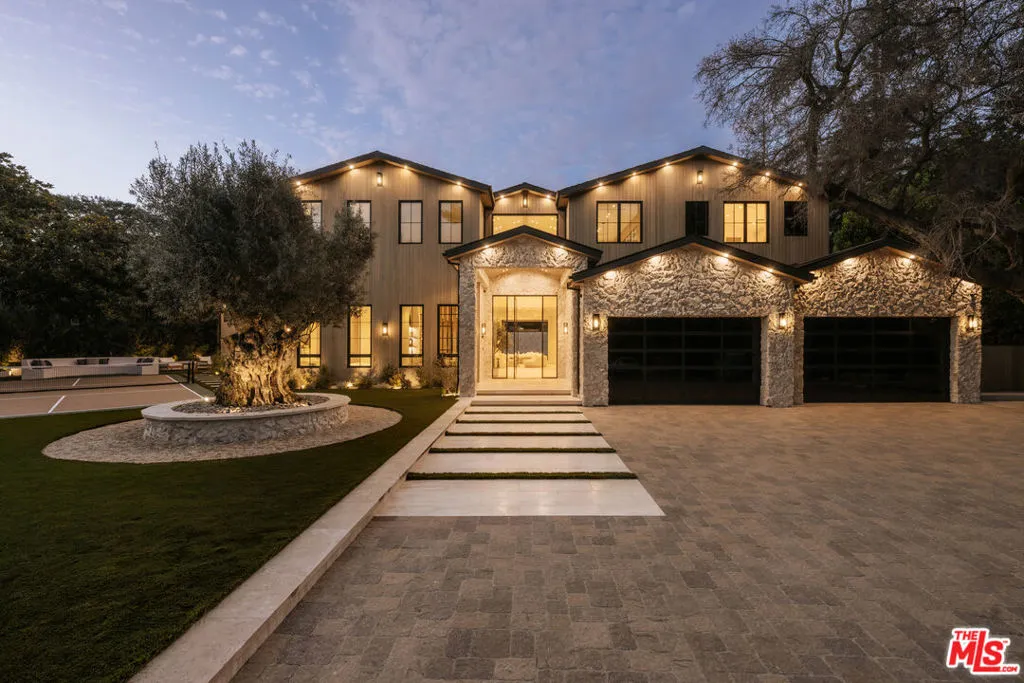 2130 Mandeville Canyon Rd