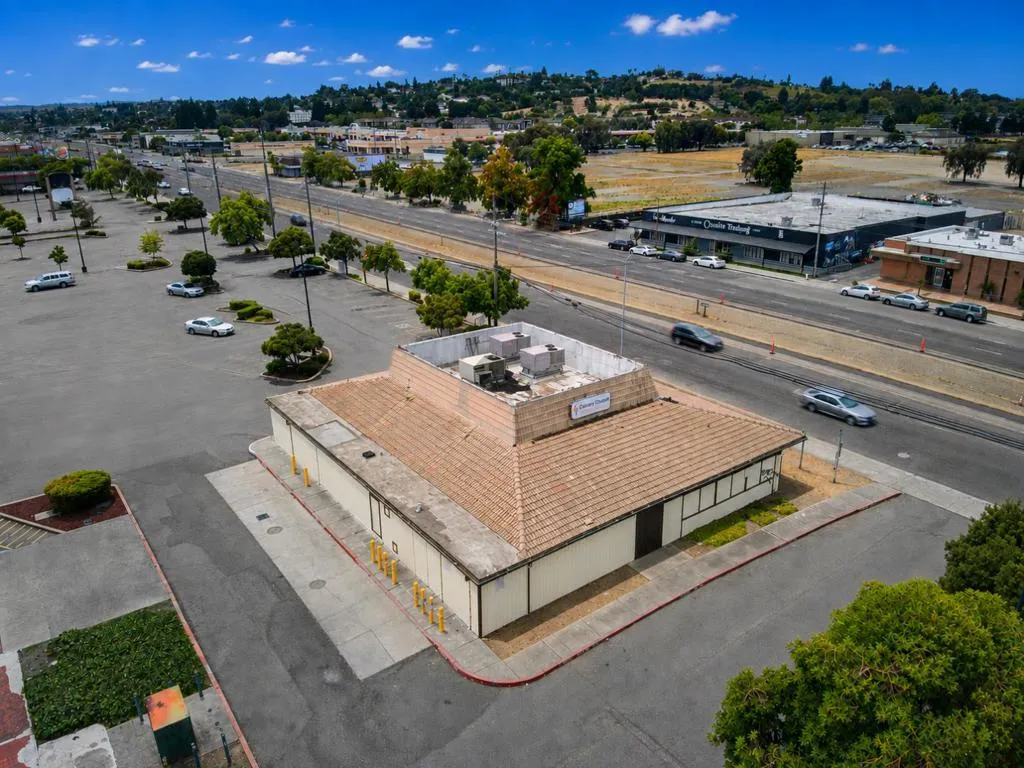 3790 Sonoma Blvd
