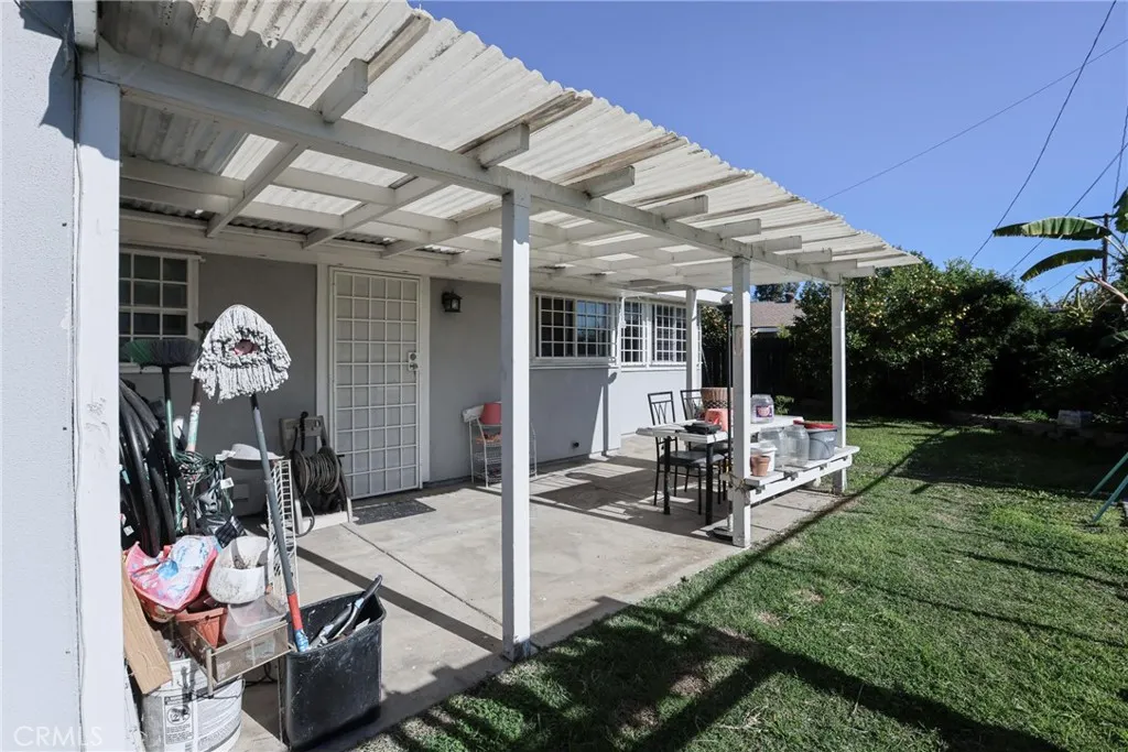 2186 W Huntington