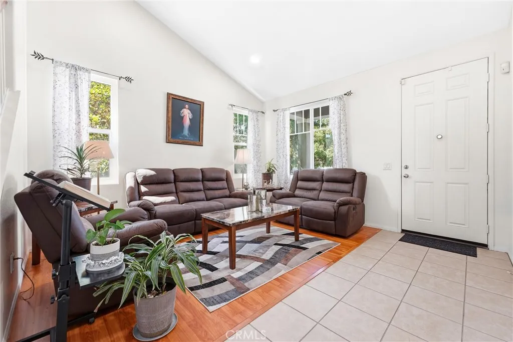 2822 Parksquare, Pomona, California 91767 — photo 5