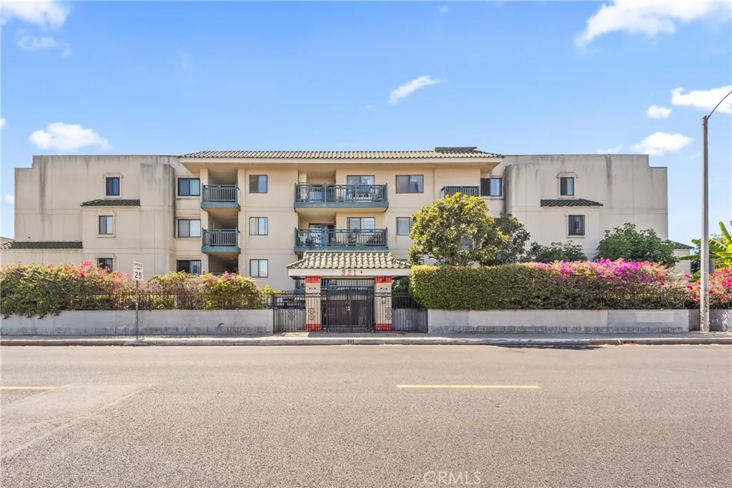 321 N Orange 308