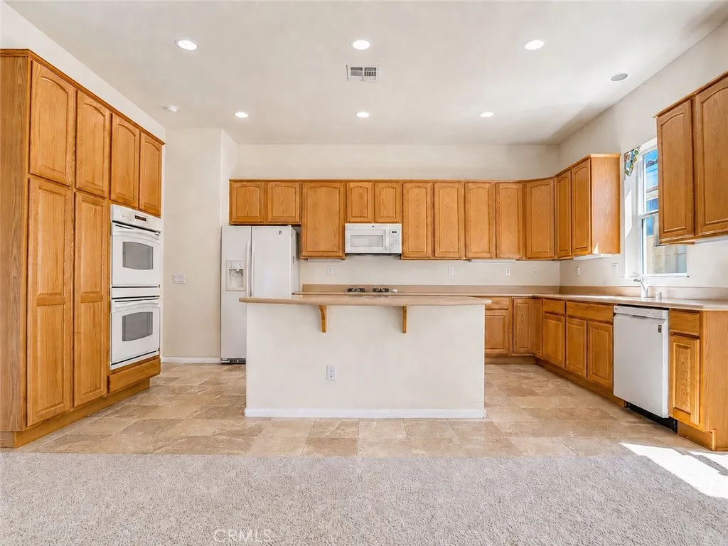 987 Avenal, Beaumont, California 92223 — photo 5
