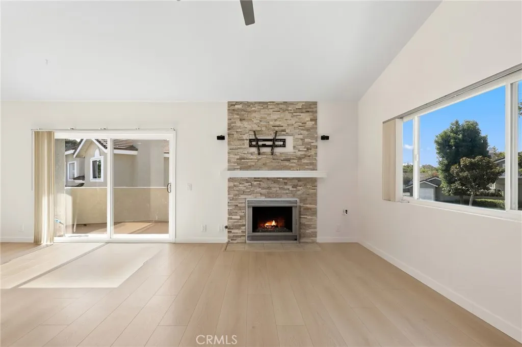 549 N Springbrook N, Irvine, California 92614 — photo 4
