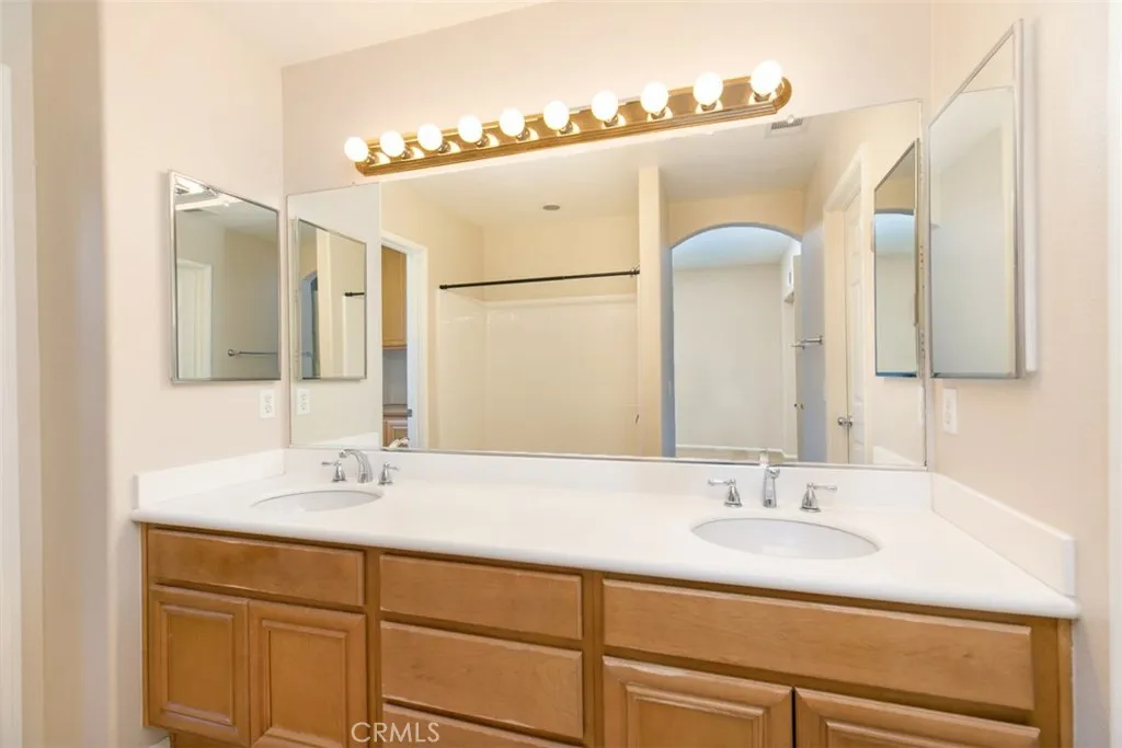 Master bathroom, with dual vanities, tub, shower, and walk-in closet. Master bathroom, with dual vanities, tub, shower, and walk-in closet.