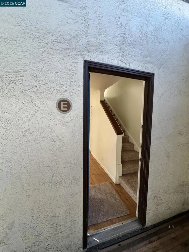 2100 Laguna Cir