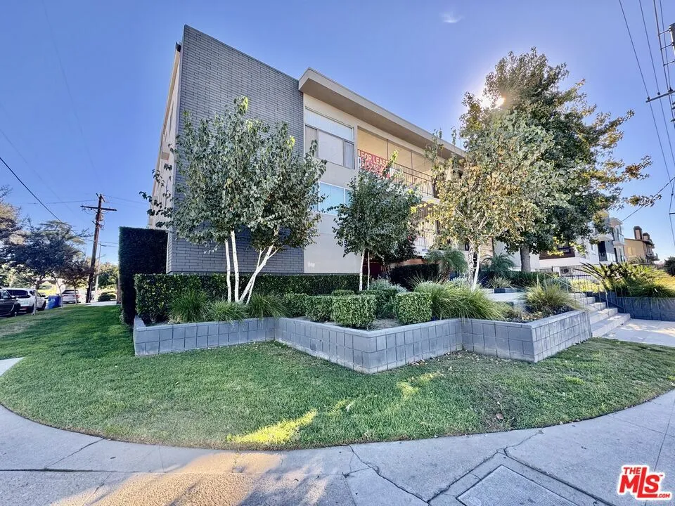 7524 Sepulveda Blvd