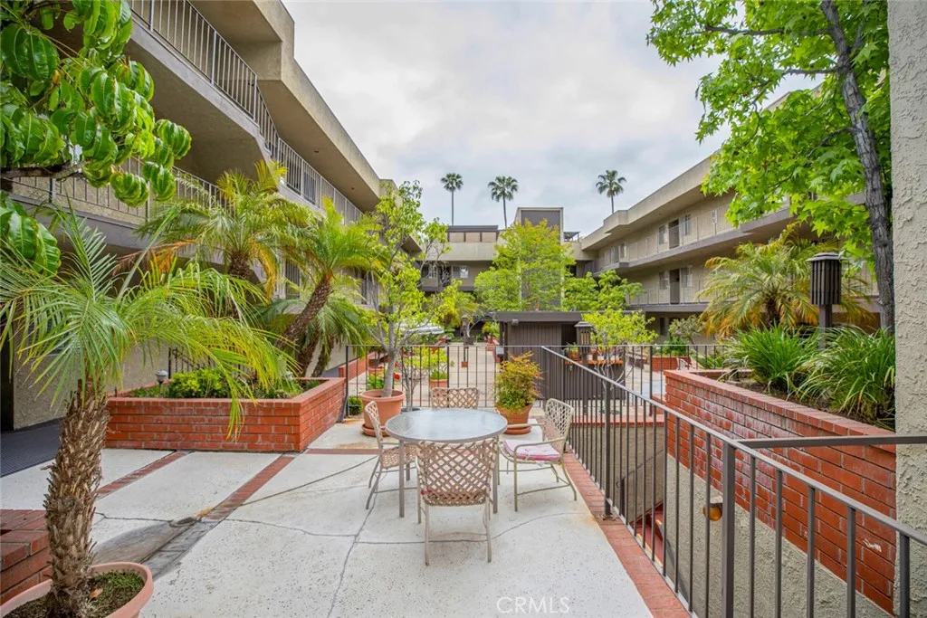 125 W Mountain Street 102, Glendale, California 91202 — photo 4