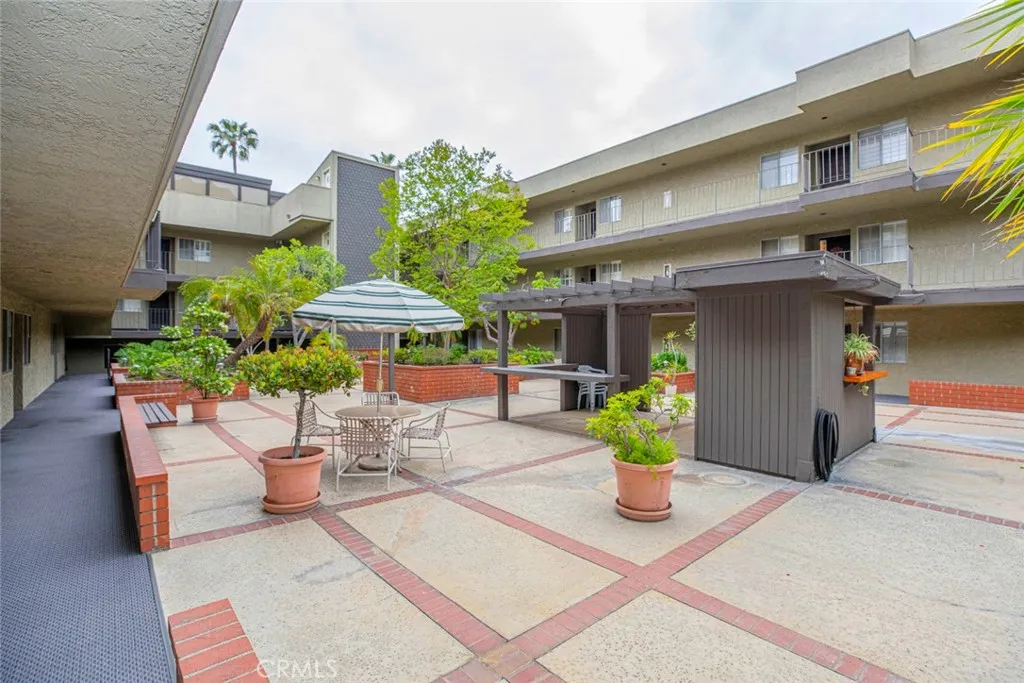 125 W Mountain Street 102, Glendale, California 91202 — photo 5