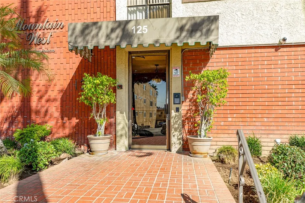 125 W Mountain St