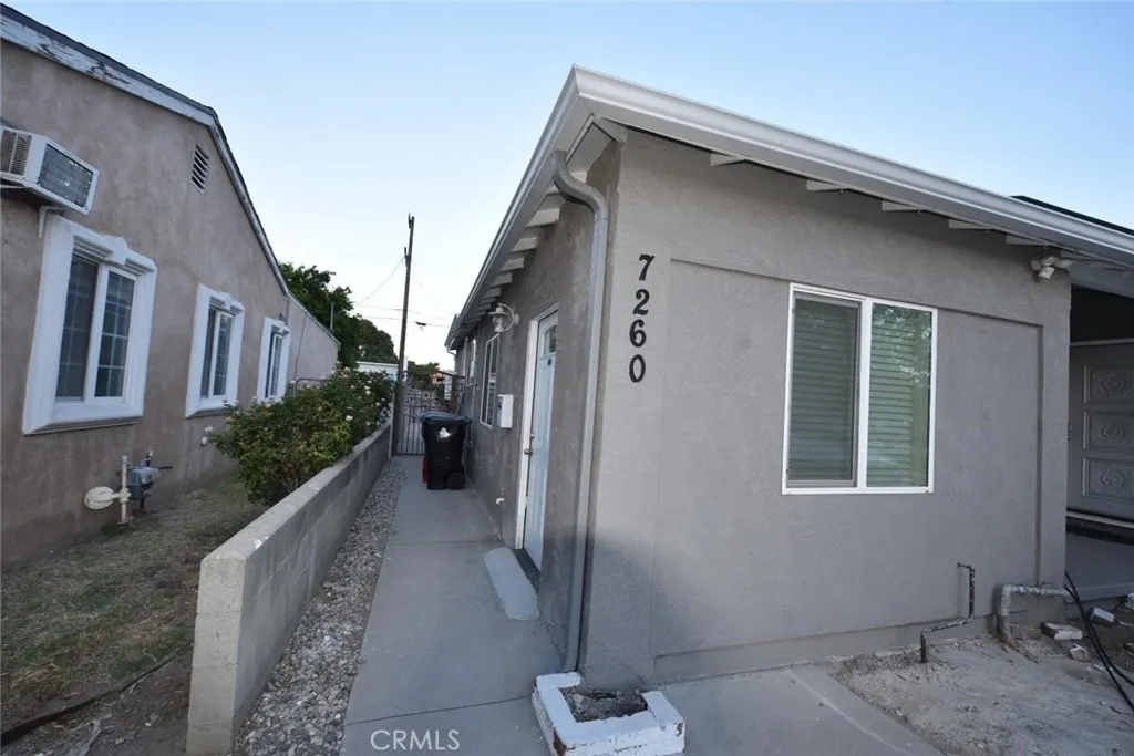 7260 Yolanda Ave