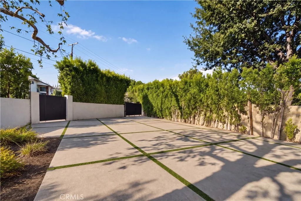 23262 Gonzales Drive, Woodland Hills, California 91367 — photo 5