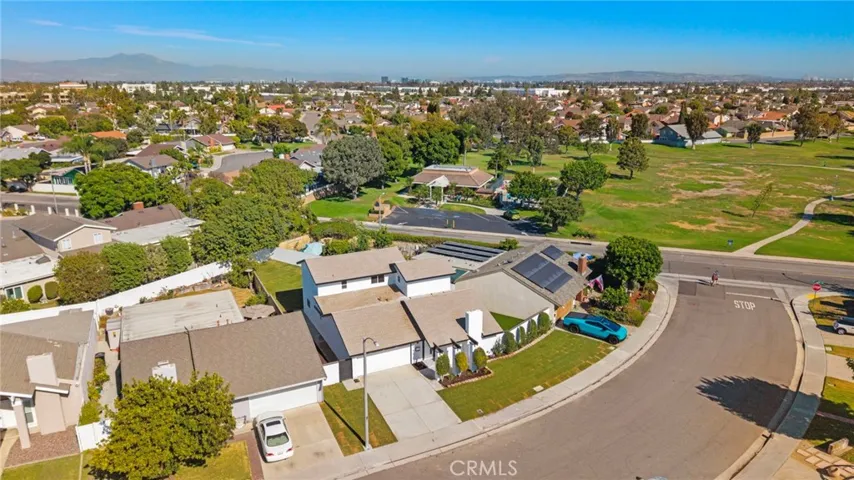 Welcome home!! GREAT Curb Appeal in a Fantastic Community