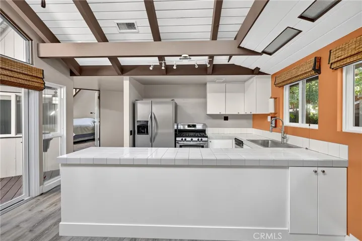 594 W Victoria Court, Lake Arrowhead, California 92352 — photo 5