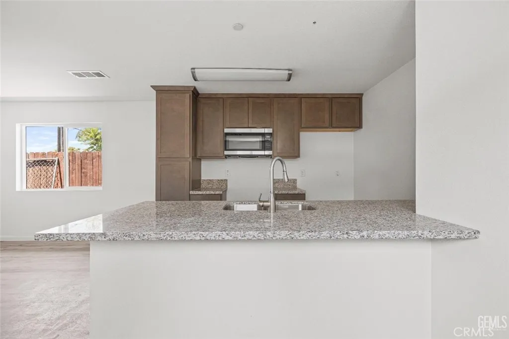 1417 Oregon, Bakersfield, California 93305 — photo 5