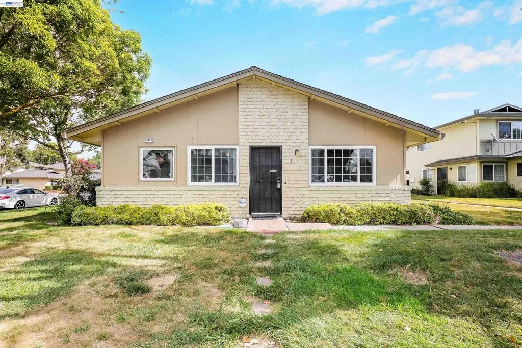 34812 Starling Dr