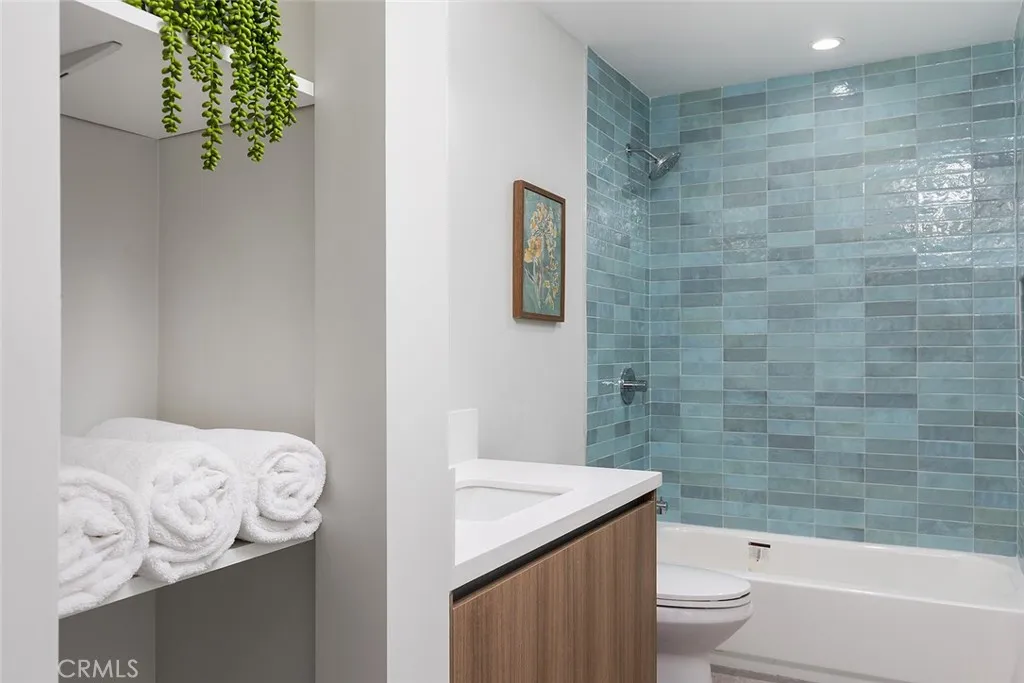 2824 Rowena Avenue B, Los Angeles, California 90039 — photo 4