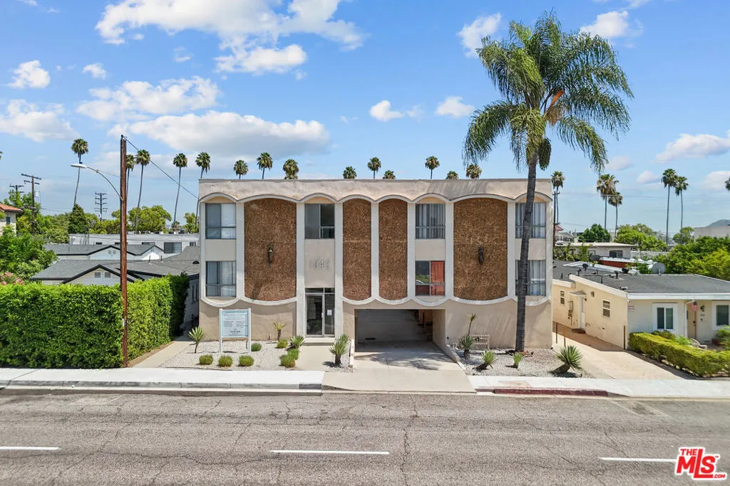 1042 Western Ave