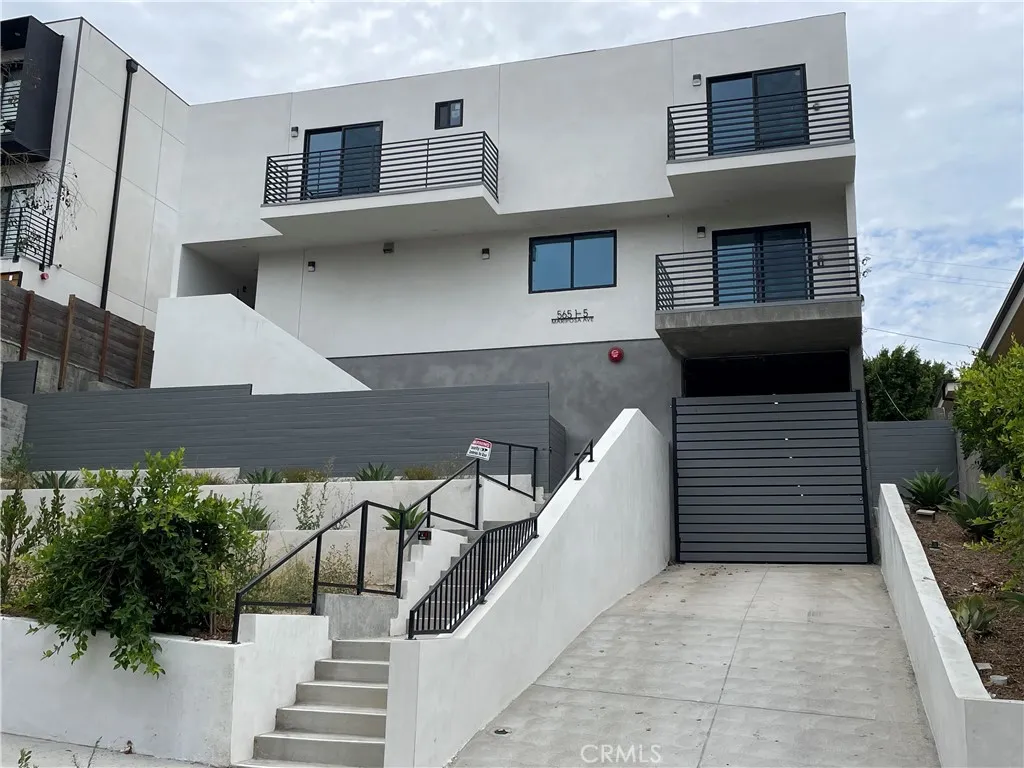 565 N Mariposa B