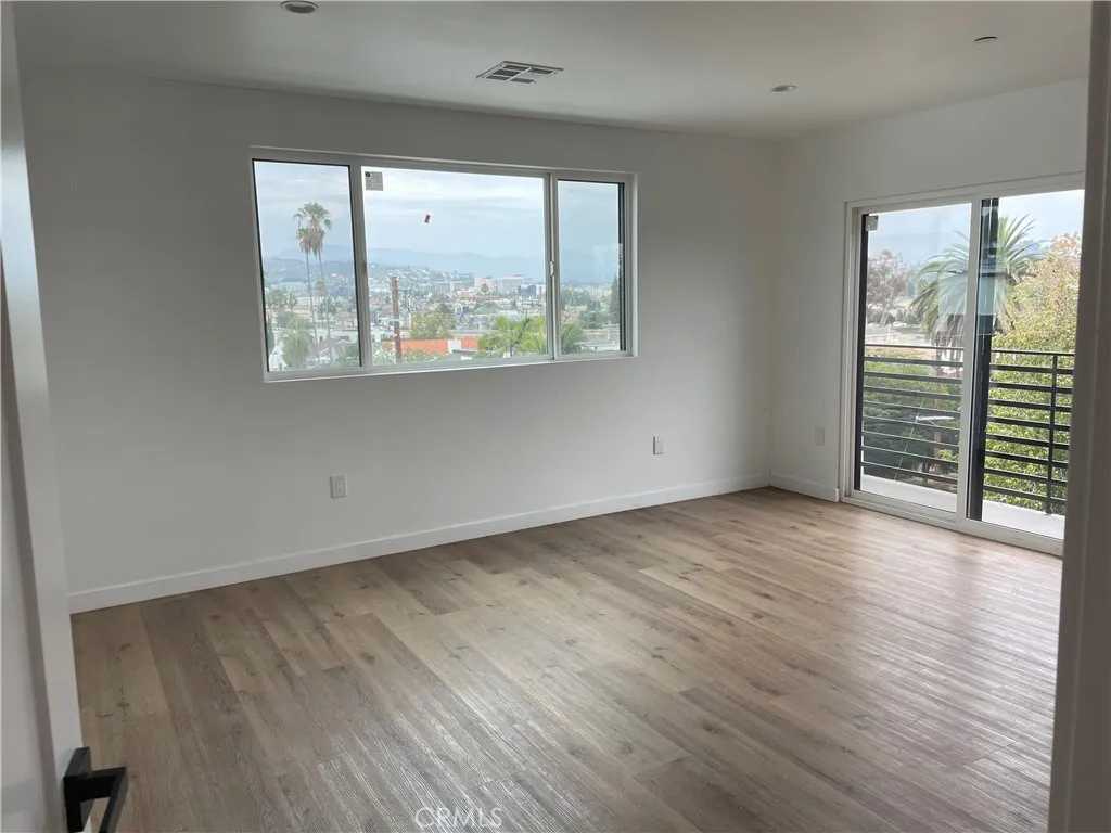 565 N Mariposa B, Los Angeles, California 90004 — photo 5