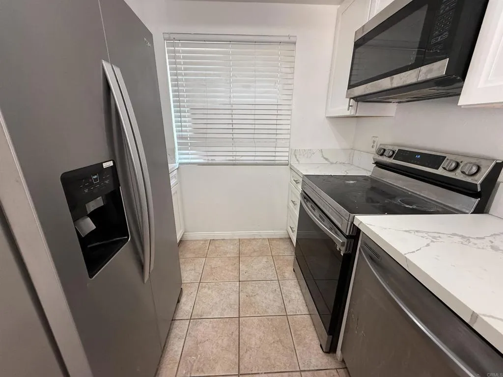 475 N Midway Drive, Escondido, California 92027 — photo 4
