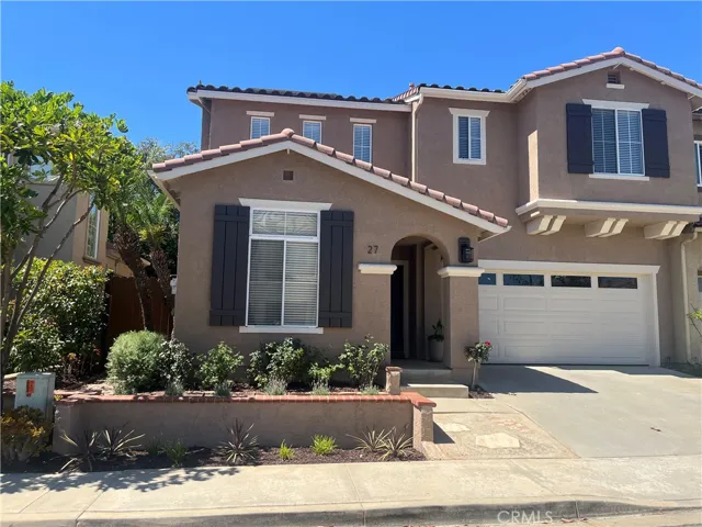 Beautiful Santa Fe single family home.  Excellent curb appeal and freshly painted exterior