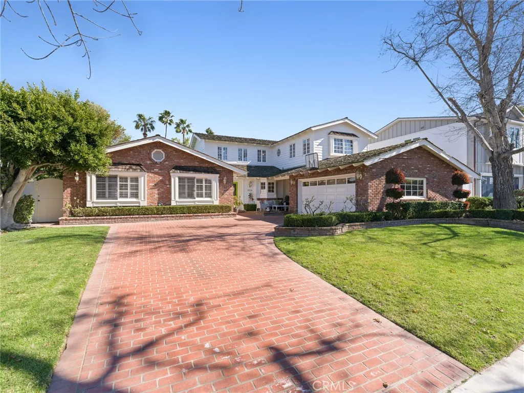 1924 Leeward Ln