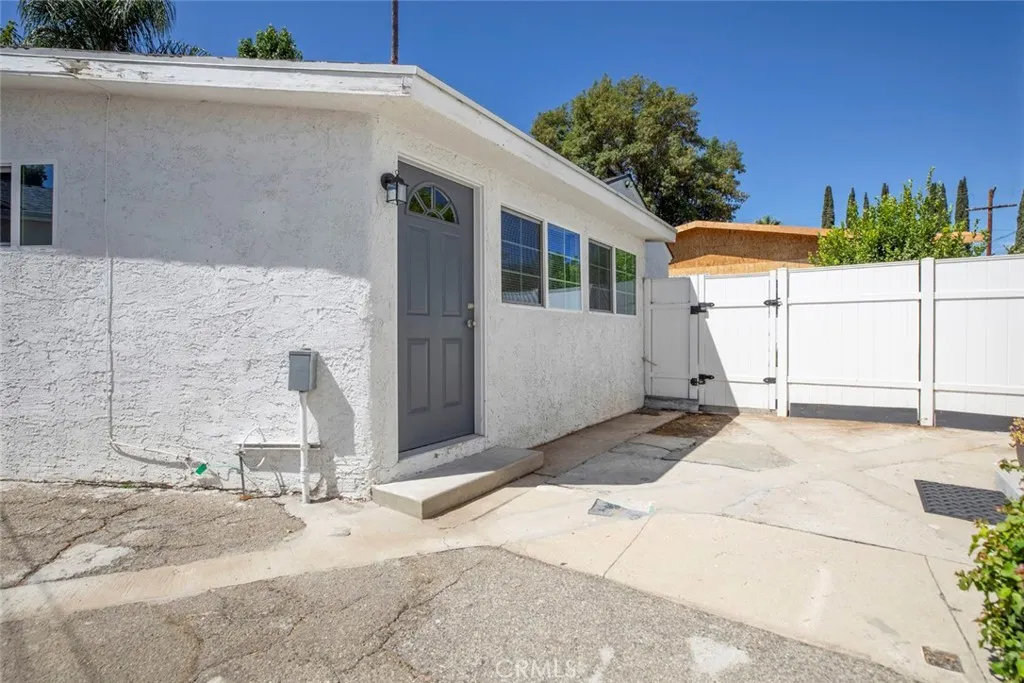 18413 1/2 Erwin St
