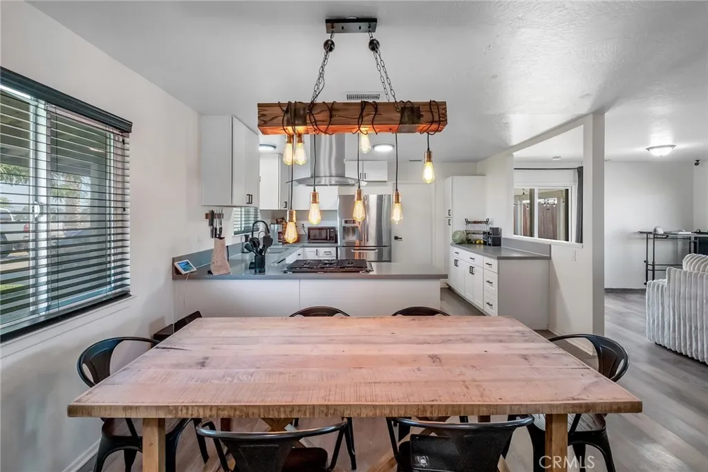 21011 Valencia, Apple Valley, California 92308 — photo 4
