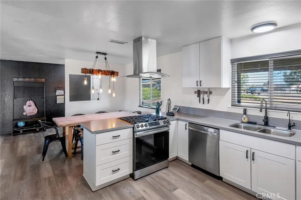 21011 Valencia, Apple Valley, California 92308 — photo 5