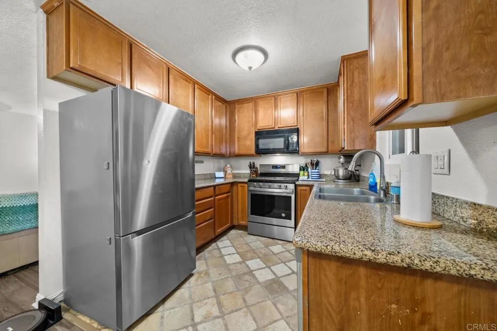 513 Calle Montecito 64