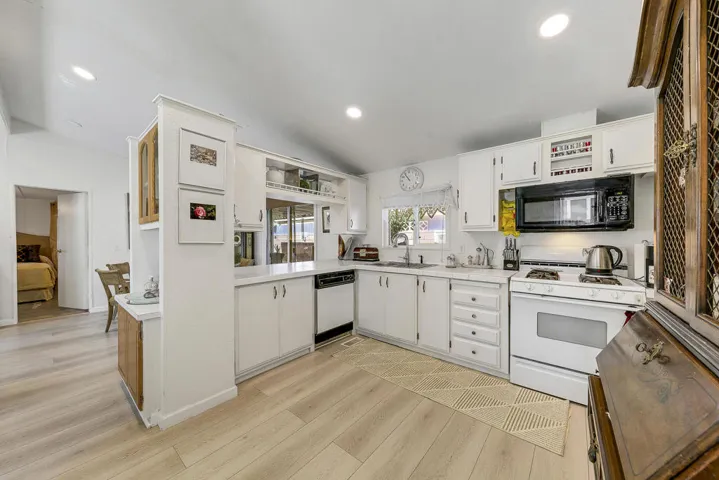 13 KITCHEN MLS