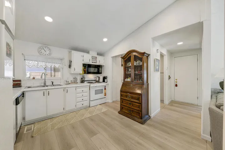 12 KITCHEN MLS